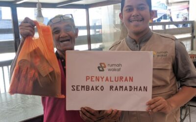 BERKOLABORASI DENGAN PAMEUNGPEUK READING CLUB, RUMAH WAKAF SALURKAN BANTUAN 20 PAKET SEMBAKO UNTUK WARGA DI DESA LANGONSARI, KAB. BANDUNG