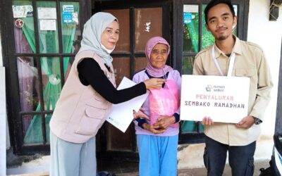 BAHAGIANYA WARGA KAMPUNG PADAMUKTI, PANGALENGAN MENERIMA PAKET SEMBAKO DARI RUMAH WAKAF