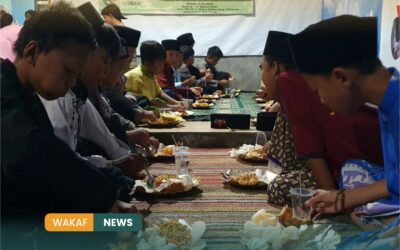 RUMAH WAKAF SALURKAN INFAQ BUKA BERSAMA UNTUK PARA SANTRI PENGHAFAL QURAN DI CIPARAY, KABUPATEN BANDUNG