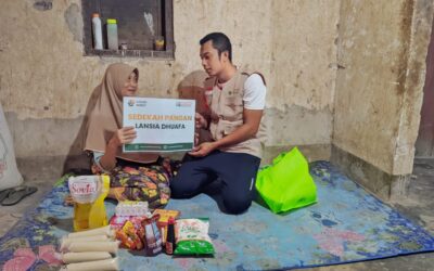 PAKET SEMBAKO UNTUK LANSIA DHUAFA DI LOMBOK TENGAH