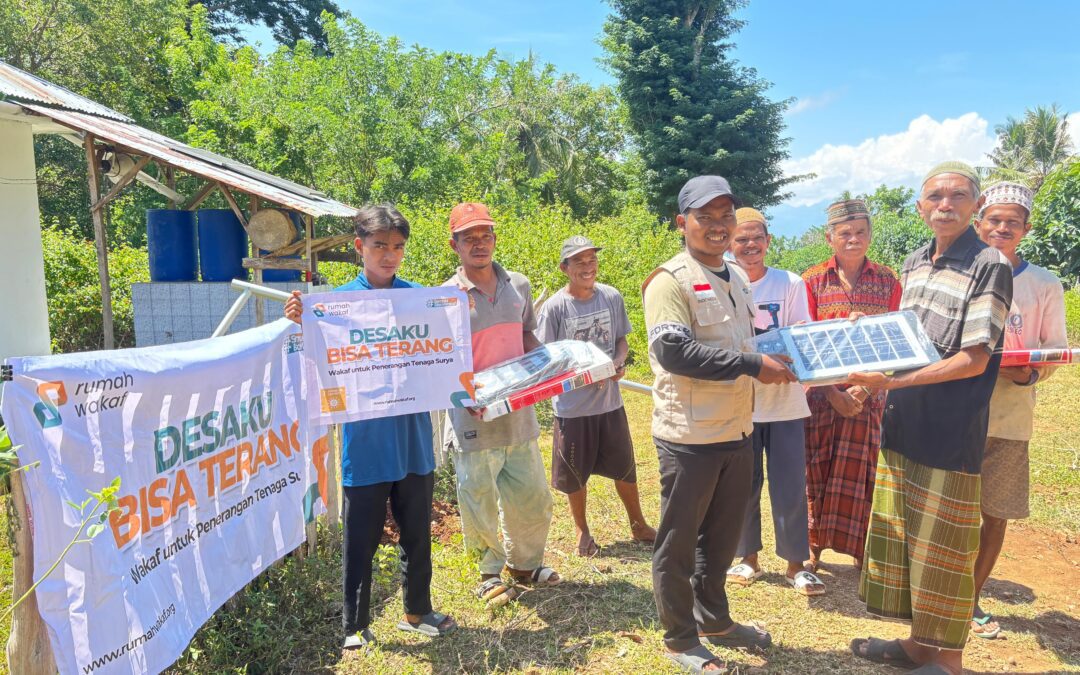 Rumah Wakaf Hadirkan Lampu Panel Surya di Pedalaman Nusa Tenggara Timur