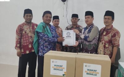 Sebarkan Cahaya Al-Qur’an: 150 Mushaf Braille Diberikan kepada Tunanetra oleh Rumah Wakaf
