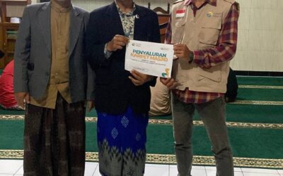 Bersama Mewujudkan Masjid yang Nyaman, Rumah Wakaf salurkan Karpet di Baros