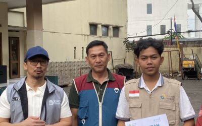 Rumah Wakaf Berikan Bantuan Perlengkapan Sekolah untuk Penyintas Kebakaran di Neglasari Utara, Kota Bandung