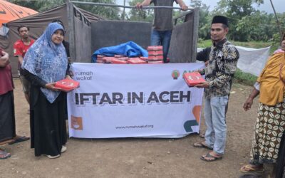 Rumah Wakaf Salurkan 140 Paket Berbuka Puasa untuk Penyintas Bencana di Aceh Utara